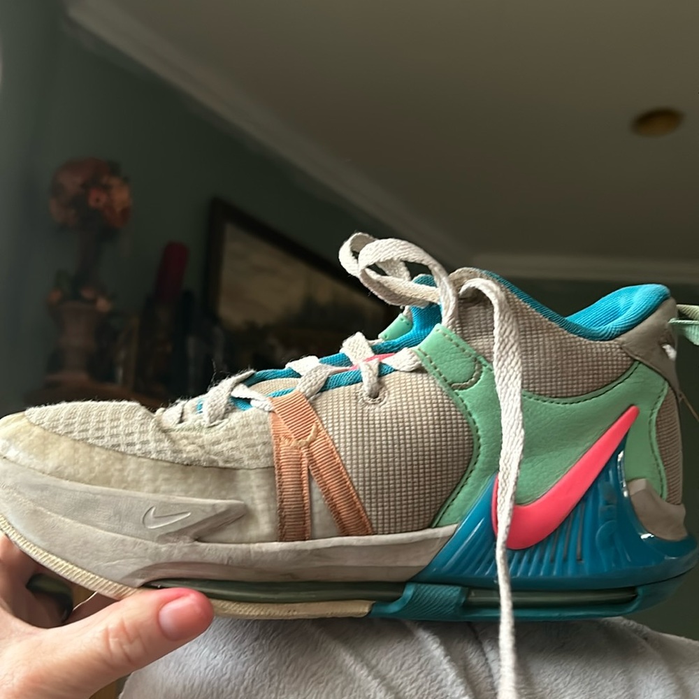 BOYS' NIKE LITTLE KID LEBRON WITNESS VII BASKETBALL SHOES 6.5